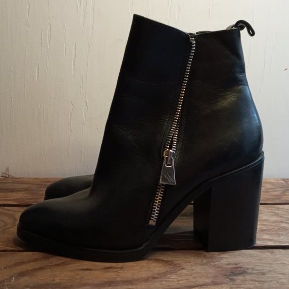 Steve Madden Tishaa Black Leather Booties with Heel Size 7.5 - Picture 1 of 6